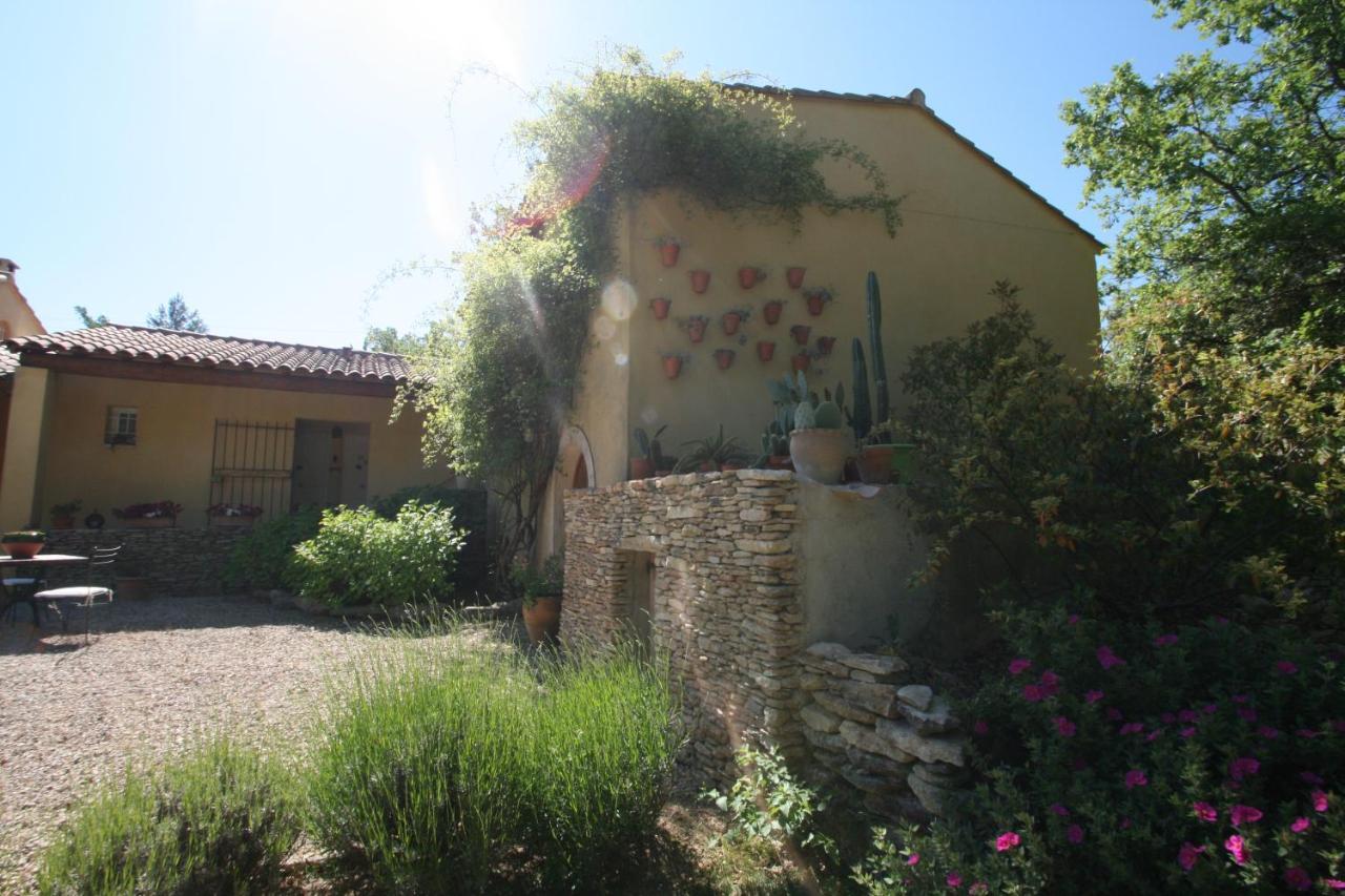 Le Mas Des Pierres Blanches Bed and Breakfast Venasque Exteriör bild