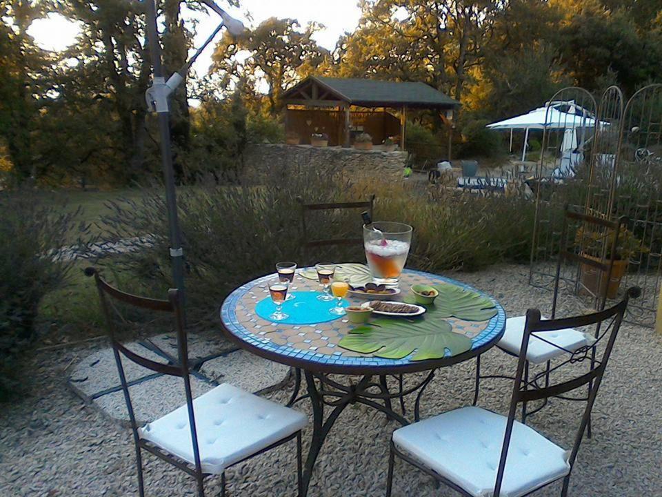 Le Mas Des Pierres Blanches Bed and Breakfast Venasque Rum bild