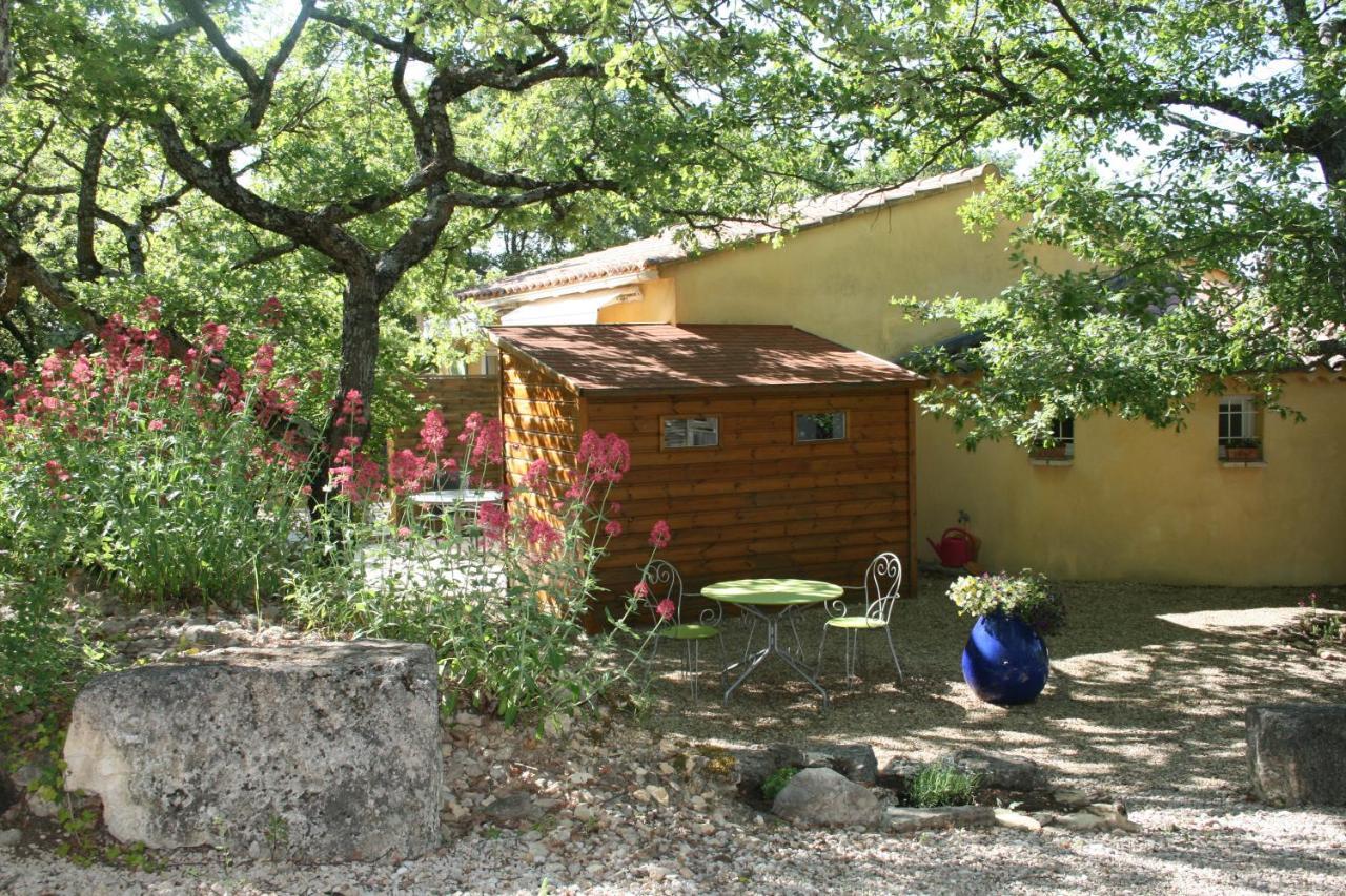 Le Mas Des Pierres Blanches Bed and Breakfast Venasque Exteriör bild