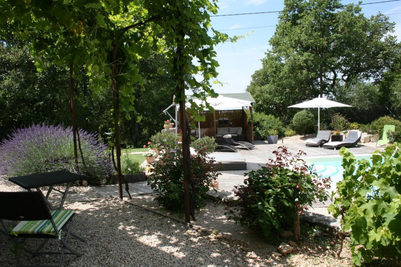 Le Mas Des Pierres Blanches Bed and Breakfast Venasque Exteriör bild