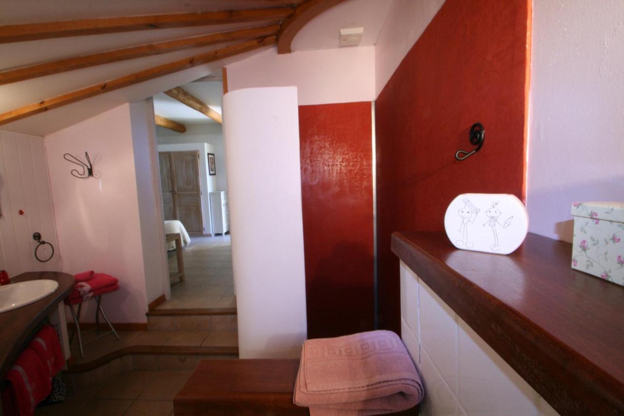 Le Mas Des Pierres Blanches Bed and Breakfast Venasque Exteriör bild