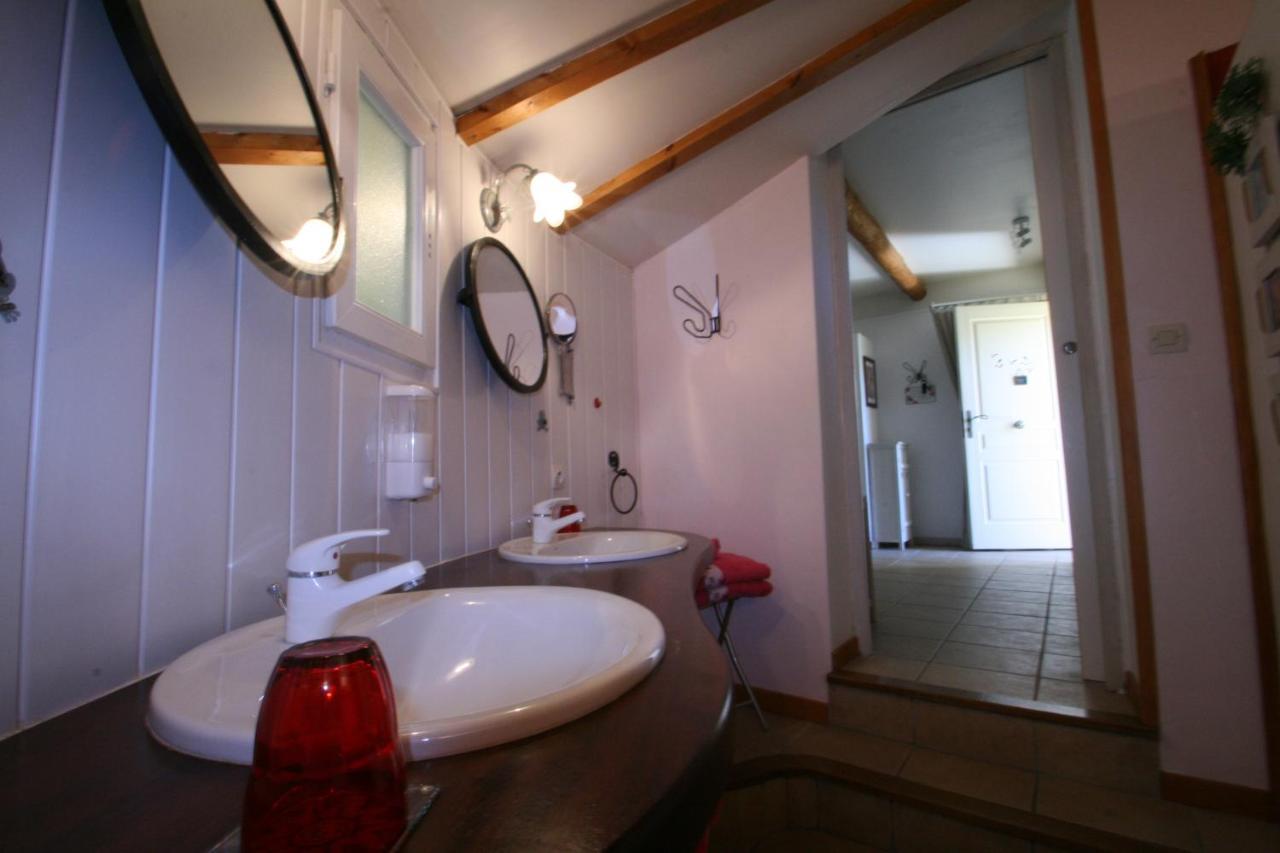 Le Mas Des Pierres Blanches Bed and Breakfast Venasque Exteriör bild