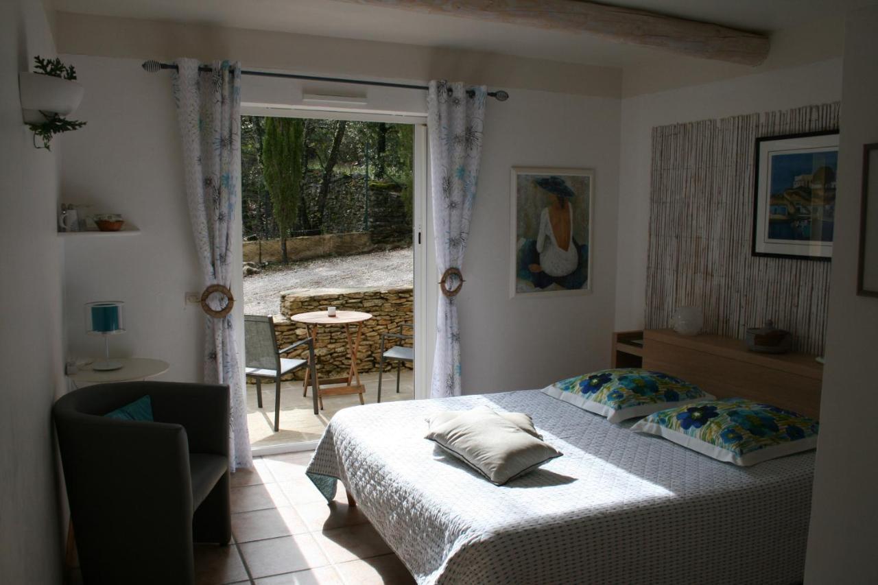 Le Mas Des Pierres Blanches Bed and Breakfast Venasque Exteriör bild
