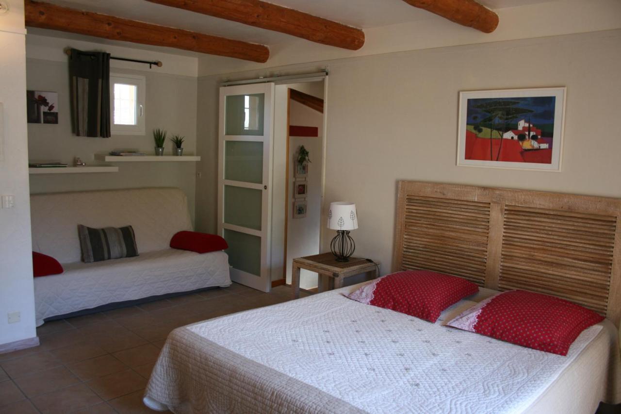 Le Mas Des Pierres Blanches Bed and Breakfast Venasque Exteriör bild